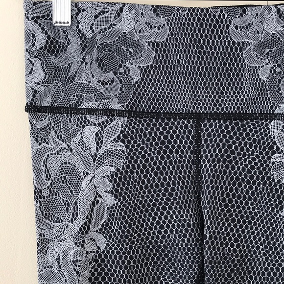 Lululemon high rise leggings size 6 - Picture 2 of 6